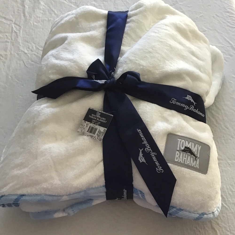 Tommy Bahama Soft White and Light Blue Blanket